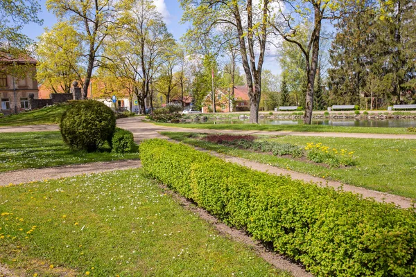 Stad Cesis Letland Oud Historisch Park Het Voorjaar Met Groen — Stockfoto