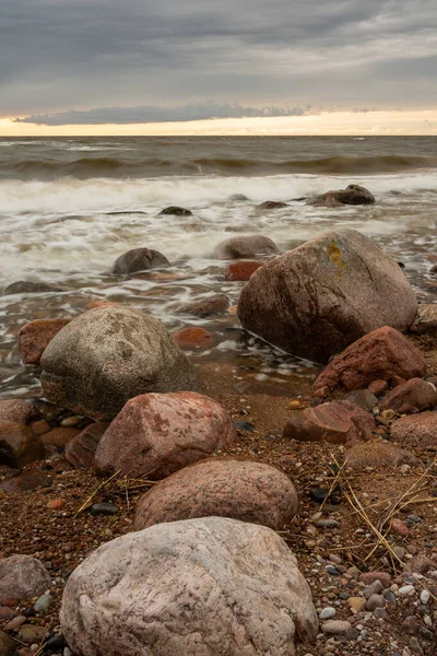 Ciudad Tuja Letonia Mar Báltico Con Rocas Arena Fotografía Viaje —  Fotos de Stock