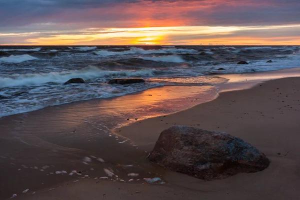 Ciudad Tuja Letonia Mar Báltico Con Rocas Arena Fotografía Viaje —  Fotos de Stock