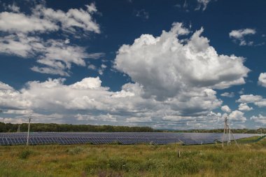 Alternatif enerji kaynakları. Güneş santralleri. Açık havada