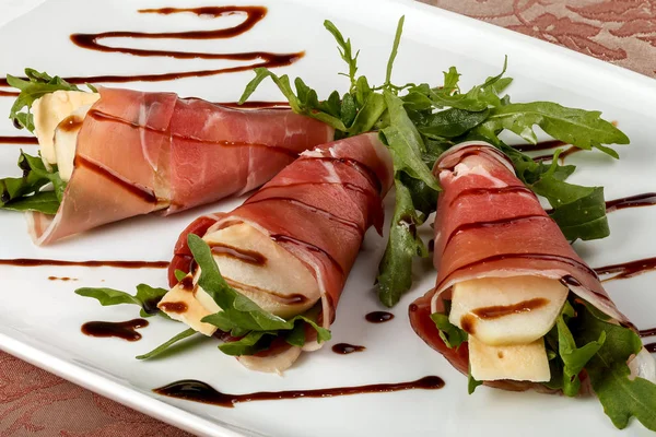 Jambon, peynir ve armut ile rulo