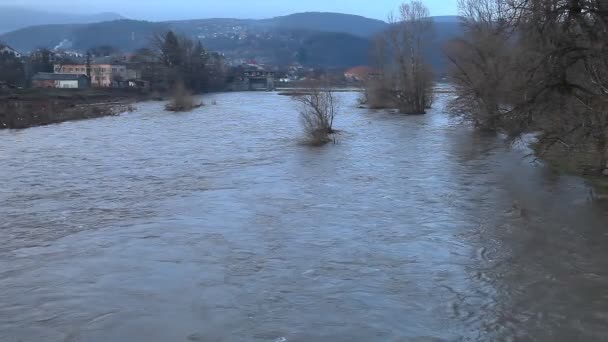 River burst its banks — Stock Video