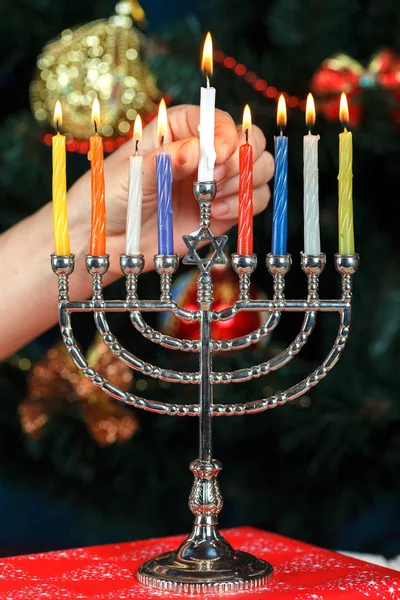 Menorah Med Ljus För Hanukkah Bakgrunden Trädet Nyår Studioljus — Stockfoto