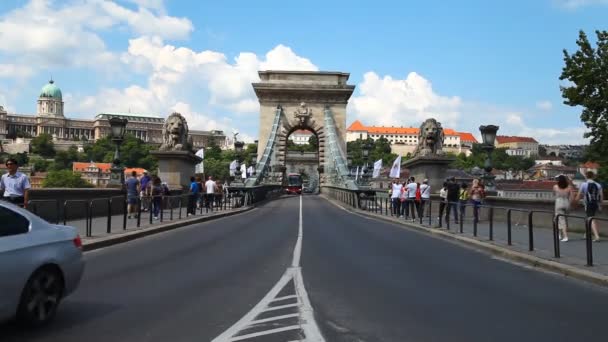 Budapest, Hungary, June 2, 2019 - θέα στην Αλυσίδα Secheni Bridge — Αρχείο Βίντεο