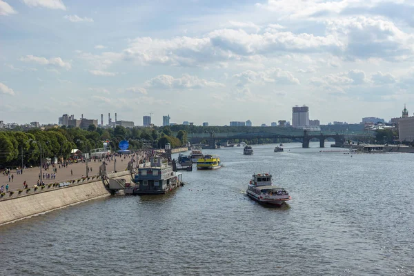 Moscú Rusia Agosto 2018 Vista Del Puente Andreevsky Sobre Río — Foto de Stock