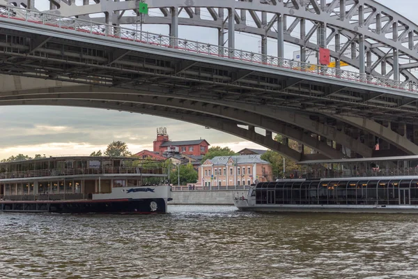 Moscú Rusia Agosto 2018 Andreevsky Puente Ferroviario Sobre Río Moscú — Foto de Stock