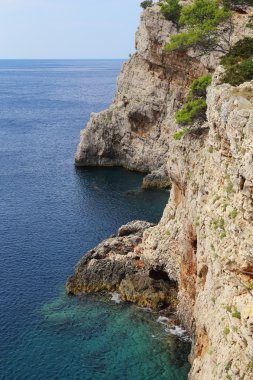 Dugi Otok kayalık kıyıları