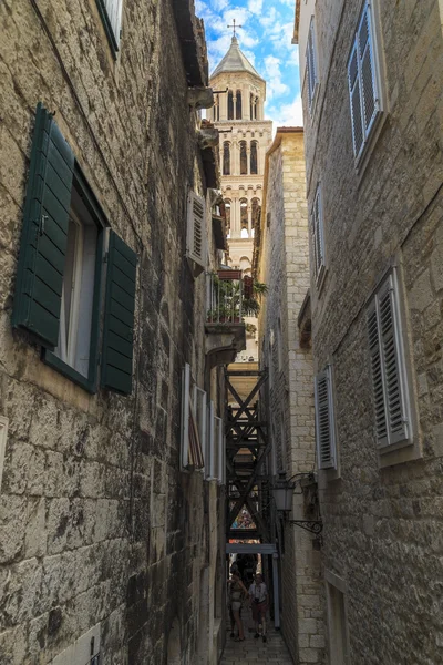 In de smalle straatjes van Split, Kroatië — Stockfoto