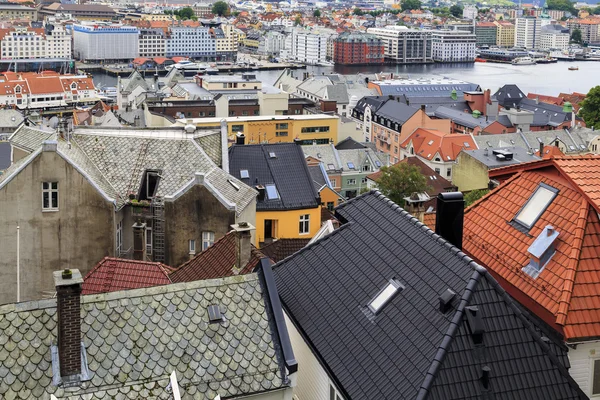 屋顶的老卑尔根 — 图库照片