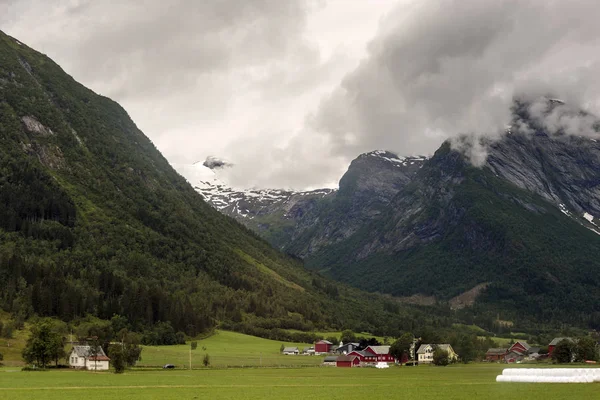 Na terytorium Parku Narodowego Jostedalsbreen, Norwegia — Zdjęcie stockowe