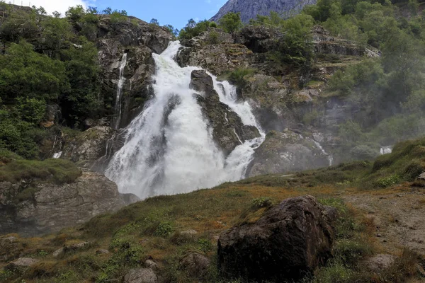 Cascata in montagna — Foto Stock