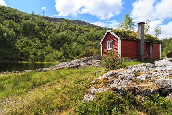 Hütte in den Bergen, Norwegen — Stockfoto