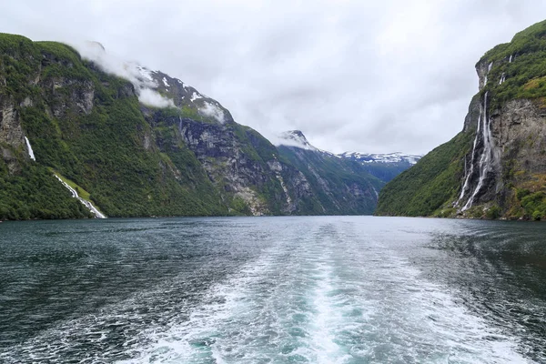 Båttur på Geirangerfjorden, Norge — Stockfoto