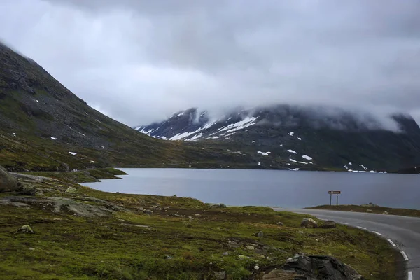 Lac Dyupvatnet, Norvège — Photo