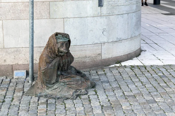 Ein streunender Fuchs auf Stockholm — Stockfoto