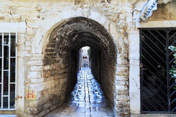 De straten van de oude stad Split — Stockfoto
