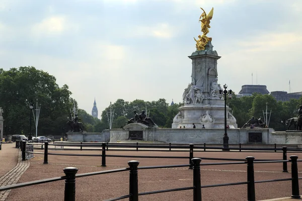 Memorial a la Reina Victoria, Londres — Foto de Stock