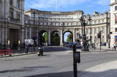 Bahriye arch, Londra