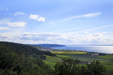 Kırsal yakınındaki göl Vettern, İsveç