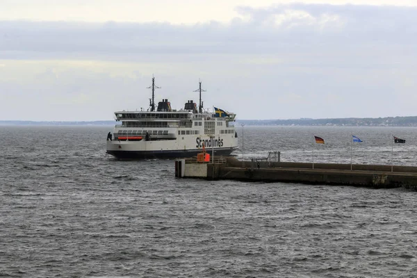 Färja över sundet mellan Sverige och Danmark — Stockfoto