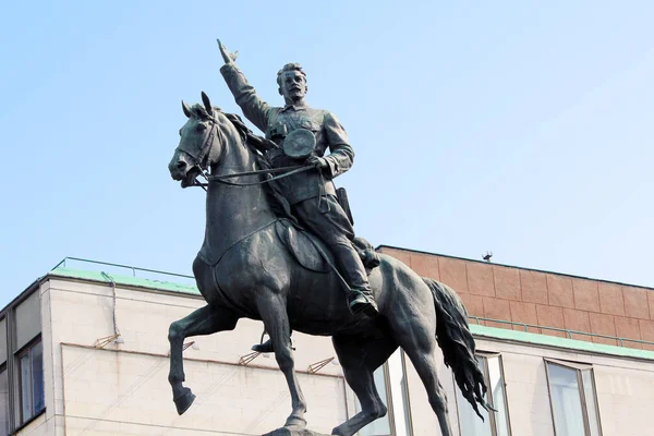 Denkmal für den Kommandeur shchors, kijew, ukraine — Stockfoto