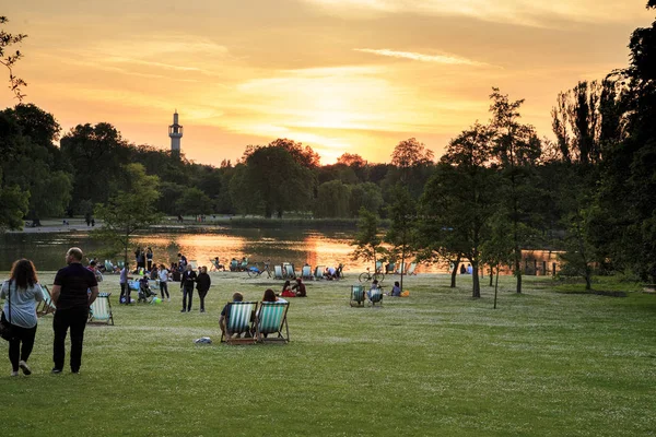Sunset in Regent's Park, London — Stock Photo, Image