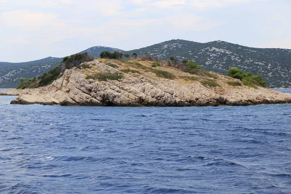 Una de las islas deshabitadas de la costa croata —  Fotos de Stock