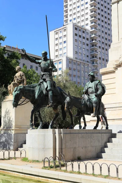 Monumento a Don Quijote y Sancho Panza en Madrid — Foto de Stock