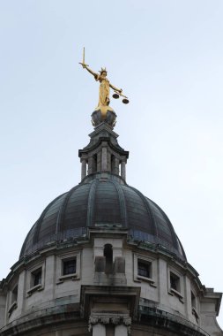 Eski Bailey, Londra kubbe üzerinde adalet şekil