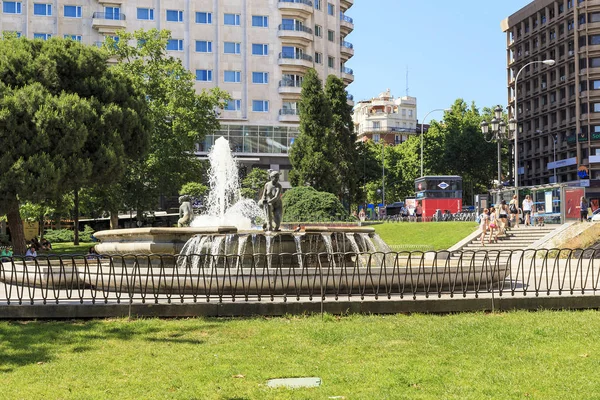 Κρήνη στην Plaza στην Ισπανία, Μαδρίτη — Φωτογραφία Αρχείου