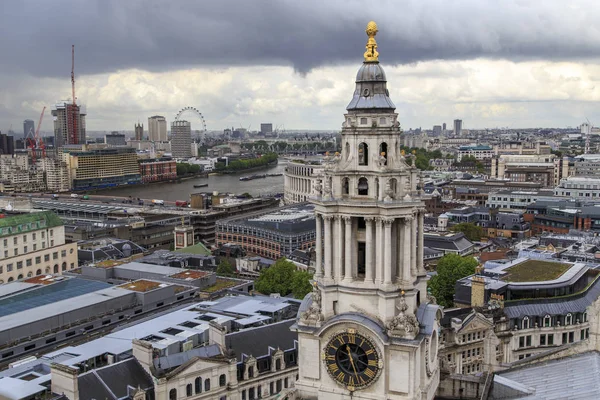 De clock tower St. Paul's Cathedral, London — Stockfoto