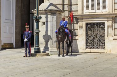 Madrid Kraliyet Sarayı'nda nöbet