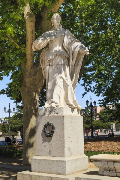 Estátua da rainha espanhola Sanca em Madrid — Fotografia de Stock