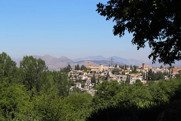 Den gamla stadsdelen Albaicin i Granada, Spanien — Stockfoto