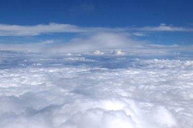 Bulutların arkasında