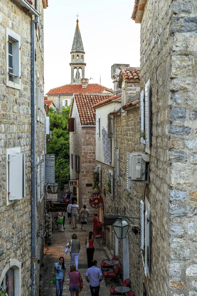 Rua da cidade medieval de Budva, Montenegro — Fotografia de Stock