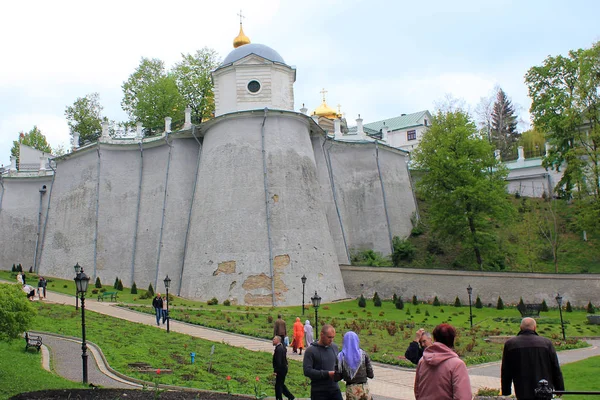 Los muros de la Lavra Kiev-Pechersk — Foto de Stock