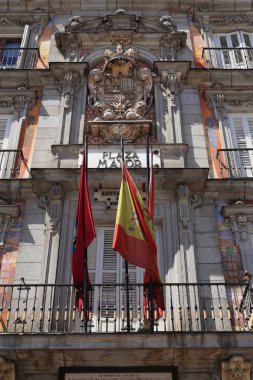 Plaza Mayor İspanya arması kısma