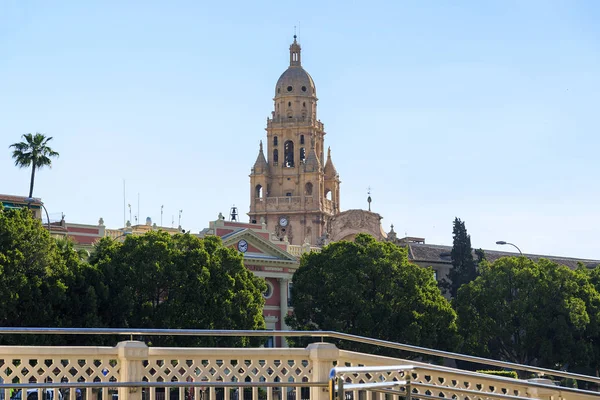 Torre de sino da Catedral de Santa Maria em Múrcia, Espanha — Fotografia de Stock