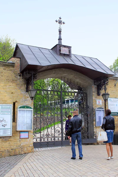 La puerta al jardín de la Kiev-Pechersk Lavra —  Fotos de Stock