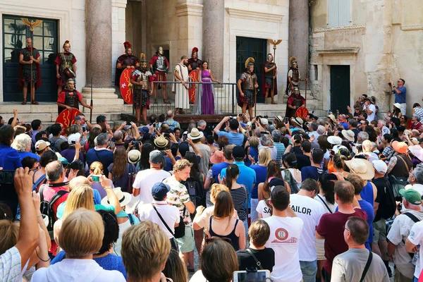 Greeting Emperor Diocletian, Split, Croatia — Stock Photo, Image