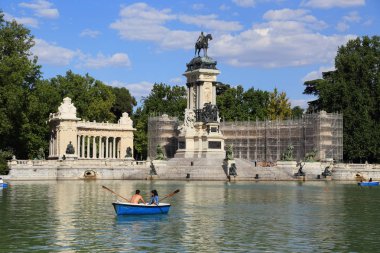 Kral Alfonso XII Madrid Retiro Park anıt