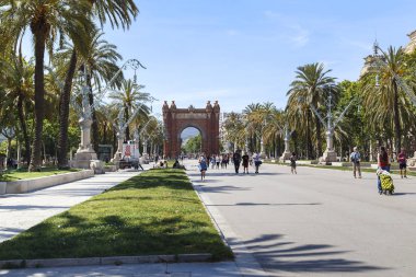 Boulevard Luis Companis ve Arc de Triomphe, Barcelona