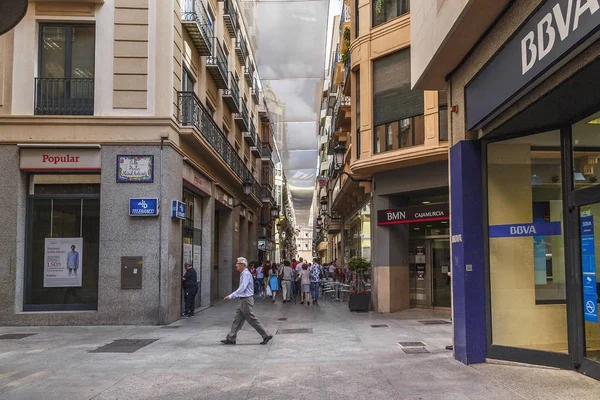 İspanya'nın Yaya Caddesi üzerinde yapay gölge