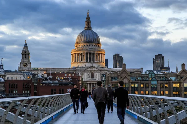 Catedral de San Pablo desde el Puente del Milenio, Londres —  Fotos de Stock