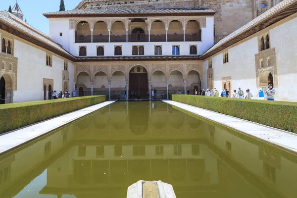 Alhambra in granada, spanien: nasrider palast, myrtenhof — Stockfoto