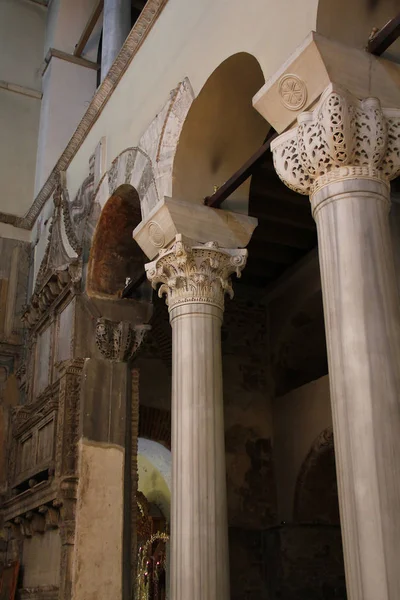 聖ディミトリ、テッサロニキ、ギリシャの大聖堂の内部 — ストック写真