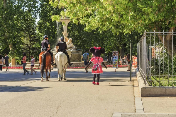 Alleys of the El Retiro Park in Madrid — Stock Photo, Image