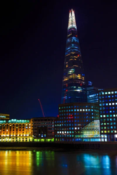 Осколок небоскрёба ночью, Лондон — стоковое фото