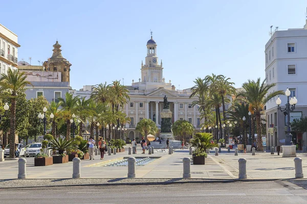 Plaza San Juan de Dios a radnice v Cadiz, Španělsko — Stock fotografie